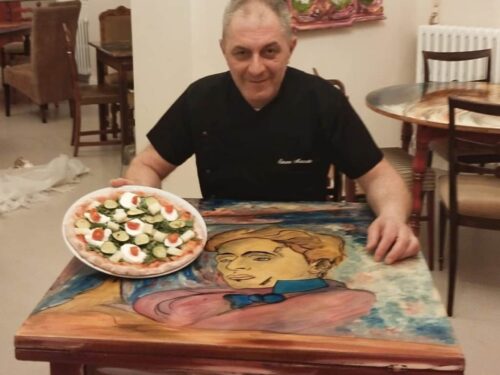 SIMONE MANZOTTO CREA LA PIZZA “MISS REGINETTA D’ITALIA” CHE PRESENTERA’ DOMENICA AL CAFFE’ PIAZZA LEOPARDI