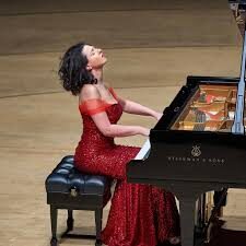 La pianista Khatia Buniatishvili in recital a Bologna Festival