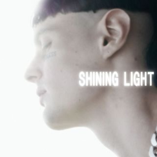 È disponibile per la programmazione radiofonica da venerdì 27 gennaio SHINING LIGHT, il nuovo singolo di AIME SIMONE