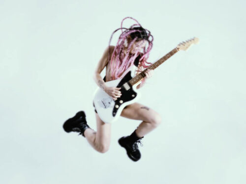 “FIGLI DEI FUORI” è il nuovo singolo della cantautrice punk rock Namida