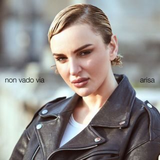 ARISA, una delle voci più intense e poliedriche della scena contemporanea italiana, è pronta a tornare venerdì 5 maggio con il nuovo singolo “Non vado via”