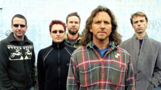 Cameron Crowe rende omaggio a una delle band simbolo del grunge, i Pearl Jam, in “Pearl Jam Twenty”