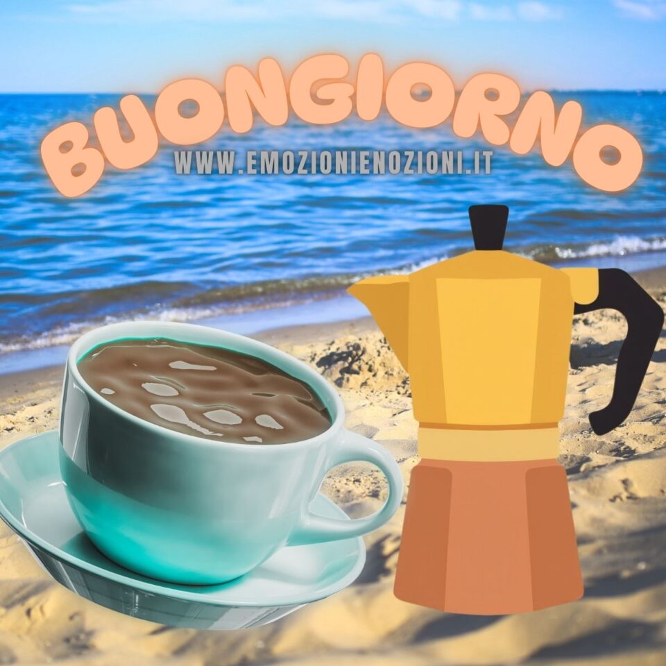 Buon giovedì 26 febbraio 2026 tazza di caffè fumante sulla spiaggia al mattino